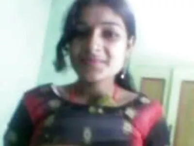 பிரவுன் பன்னி மைஷியா நிக்கோல் ஒரு கொழுப்பு போனரை உறிஞ்சுகிறார்
