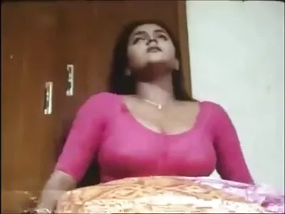 கருப்பு ஹேர்டு குஞ்சு ஹார்ட் டிக் உறிஞ்சுகிறது