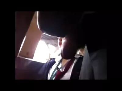 பொன்னிறம் MILF சிந்தியா கொல்லைப்புறத்தில் மோசமாக வருகிறது