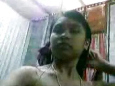 குட்டி அழகி மஞ்சத்தில் படுத்தாள்