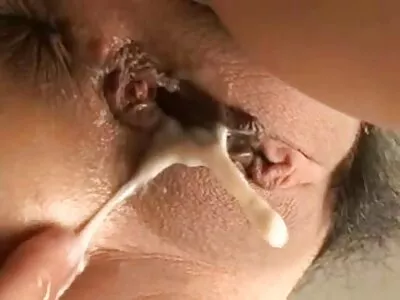 அழகான சில்வி தாமஸ் பொம்மை அவளது ஈரமான துளை