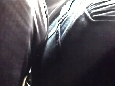 புத்திசாலித்தனமான டீன்ஜ் மெதுவாக டிக் உறிஞ்சுகிறது